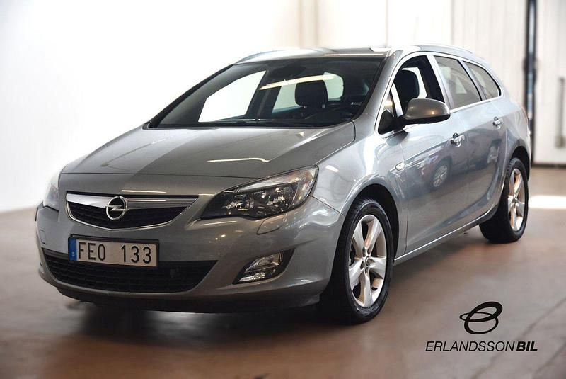 Grå Begagnad 2012 Opel Astra Enjoy Kombi | 74 900 kr (Marknadspris) - Bild 1/4