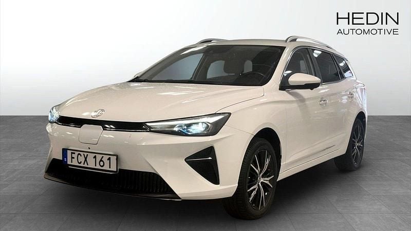 Vit (white) Begagnad 2022 MG MG5 EV Luxury Kombi | 209 900 kr (Marknadspris) - Bild 1/4
