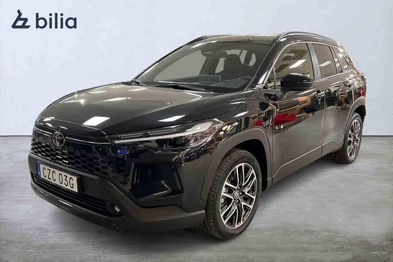 Svart Ny 2025 Toyota Corolla Cross SUV | 384 900 kr - Bild 1/1