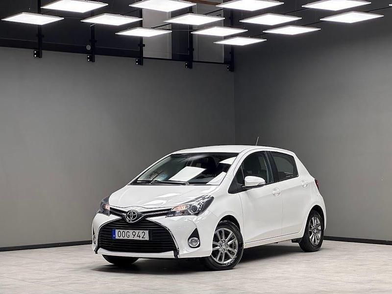 Vit Begagnad 2014 Toyota Yaris Active Halvkombi | 99 900 kr (Marknadspris) - Bild 1/3