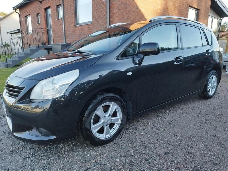 Svart Begagnad 2010 Toyota Verso Multidrive S Minibuss | 99 000 kr (Lite dyr) - Bild 1/4