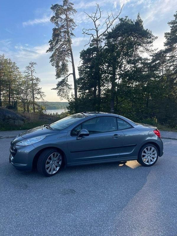 Grå Begagnad 2008 Peugeot 207 CC Cab | 39 000 kr (Marknadspris) - Bild 1/4