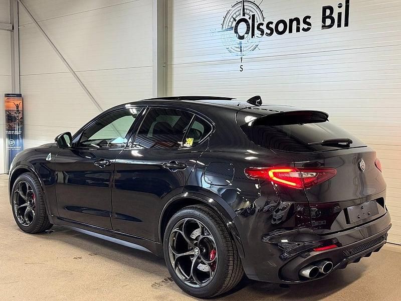 Begagnad Alfa Romeo Stelvio Quadrifoglio 510 HK (375 kW) 2019 Svart SUV