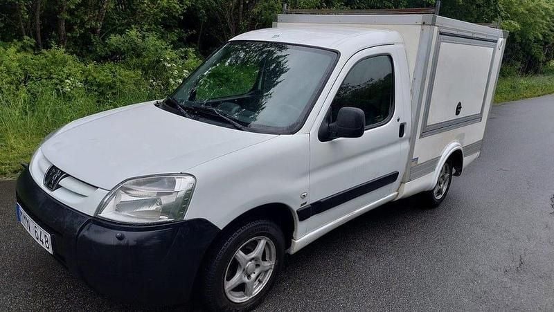Vit Begagnad 2007 Peugeot Partner Minibuss | 28 000 kr (Marknadspris) - Bild 1/4