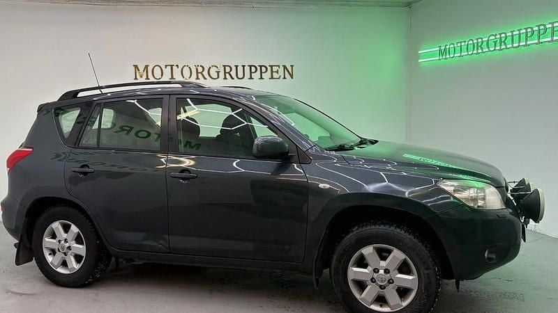 Begagnad Toyota RAV4 152 HK (111 kW) 2006 Grå SUV