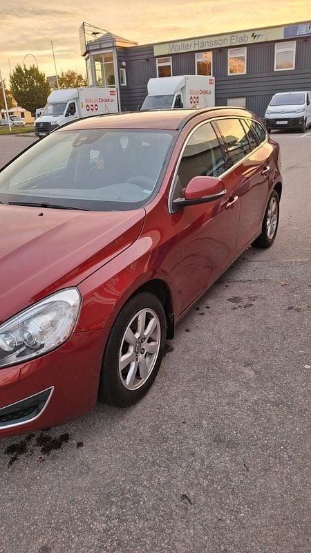 Begagnad 2012 Volvo V60 Kombi | 89 999 kr (Bra pris) - Bild 1/4