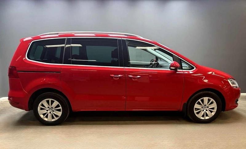 Begagnad VW Sharan 140 HK (102 kW) 2014 Röd Minibuss