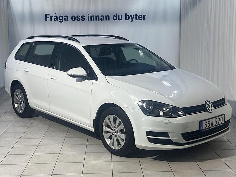 Vit Begagnad 2016 VW Golf VII Kombi | 149 900 kr (Marknadspris) - Bild 1/4
