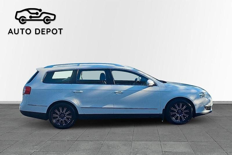 Vit Begagnad 2010 VW Passat Sportline Kombi | 32 000 kr (Lite dyr) - Bild 1/4
