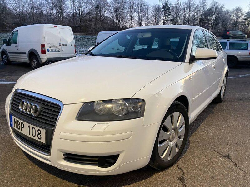 Vit Begagnad 2008 Audi A3 Sportback Attraction Halvkombi | 49 900 kr (Marknadspris) - Bild 1/4