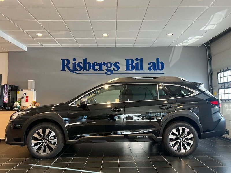 Svart Ny 2024 Subaru Outback SUV | 499 900 kr - Bild 1/4