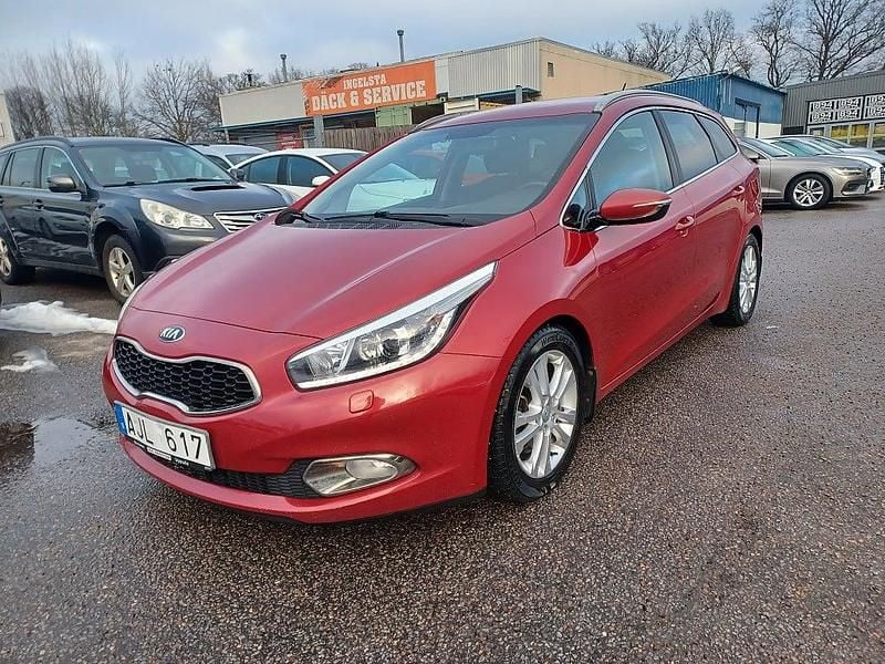 Röd Begagnad 2013 Kia Ceed Sportswagon Comfort Kombi | 69 900 kr (Marknadspris) - Bild 1/4