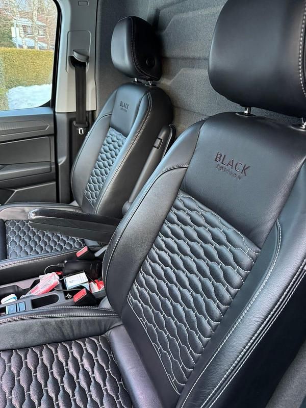 Begagnad VW Caddy Black Edition 122 HK (89 kW) 2022 Svart Minibuss