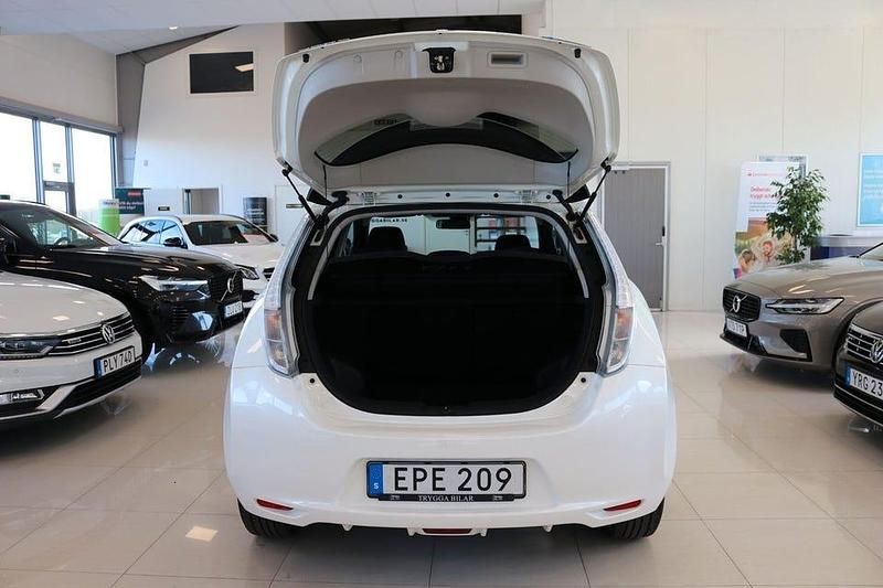 Begagnad Nissan Leaf SV 80 kW (109 HK) 2016 Vit Halvkombi