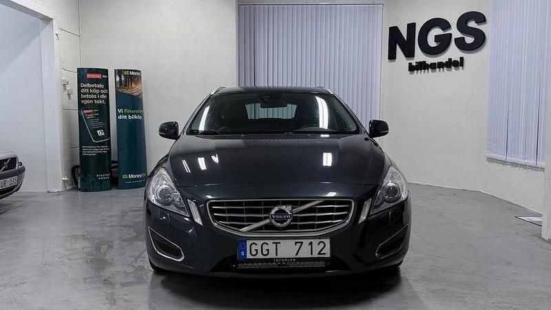 Begagnad Volvo V60 Summum 205 HK (150 kW) 2011 Grå Kombi