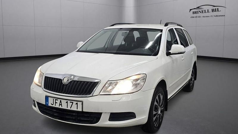 Vit Begagnad 2009 Skoda Octavia Kombi | 43 000 kr (Marknadspris) - Bild 1/4