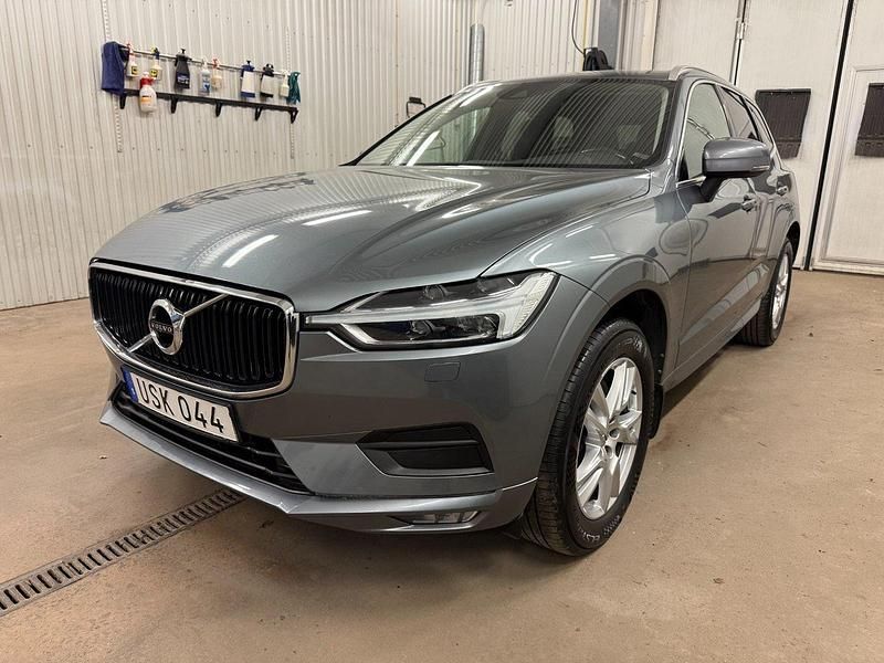 Grå Begagnad 2018 Volvo XC60 SUV | 269 500 kr (Marknadspris) - Bild 1/4