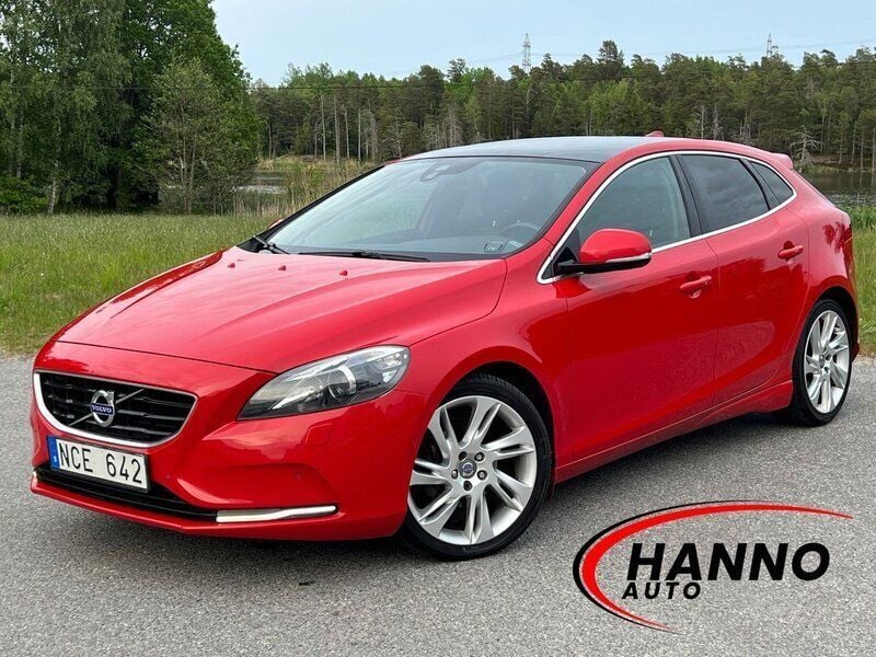 Röd Begagnad 2013 Volvo V40 Summum Kombi | 114 800 kr (Marknadspris) - Bild 1/4