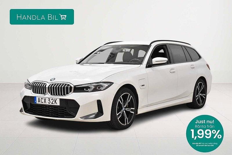Vit Begagnad 2022 BMW 330e M Sport Kombi | 429 900 kr (Dyr) - Bild 1/3