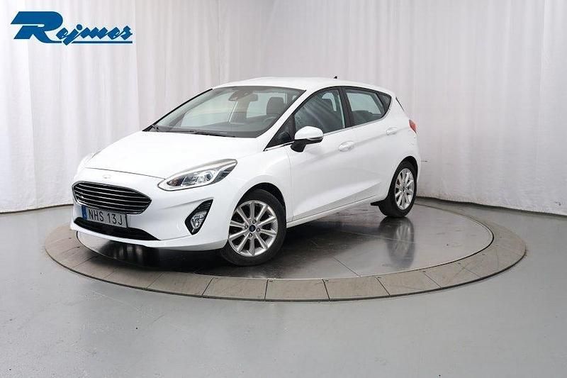 Vit Begagnad 2019 Ford Fiesta Halvkombi | 129 800 kr (Marknadspris) - Bild 1/4