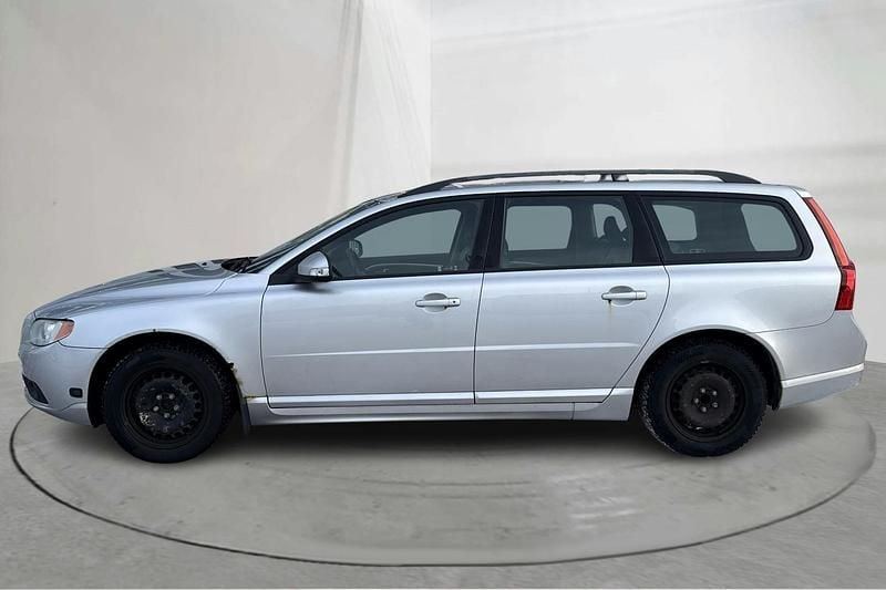 Begagnad Volvo V70 Momentum 145 HK (106 kW) 2009 Ljusgrå Kombi