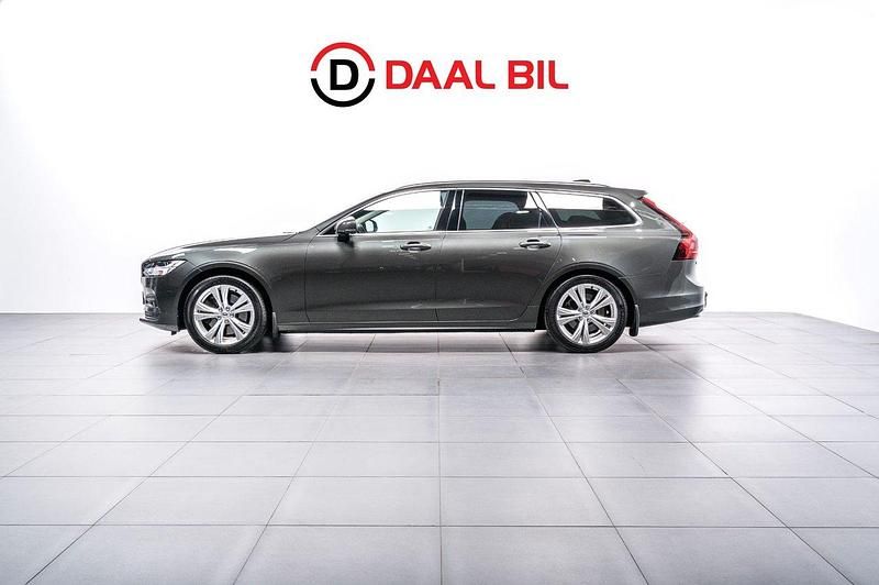 Mörkgrå Begagnad 2021 Volvo V90 Momentum Kombi | 289 700 kr (Bra pris) - Bild 1/4