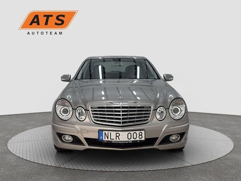 Silver Begagnad 2006 Mercedes E200 Sedan | 119 900 kr (Dyr) - Bild 1/4