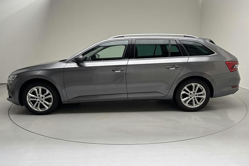 Begagnad Skoda Superb 218 HK (160 kW) 2023 Grå Kombi