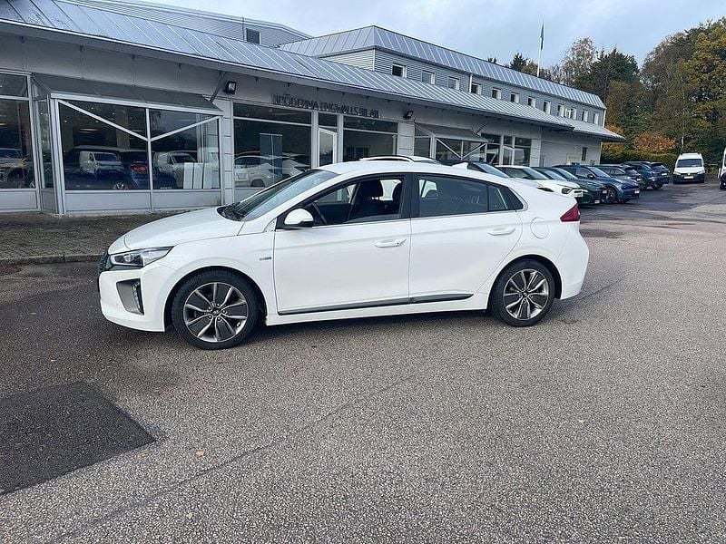 Vit Begagnad 2016 Hyundai Ioniq Eco Sedan | 129 900 kr (Marknadspris) - Bild 1/4