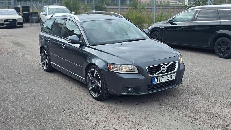 Mörkgrå (grå) Begagnad 2012 Volvo V50 Momentum Kombi | 37 900 kr (Superpris) - Bild 1/4