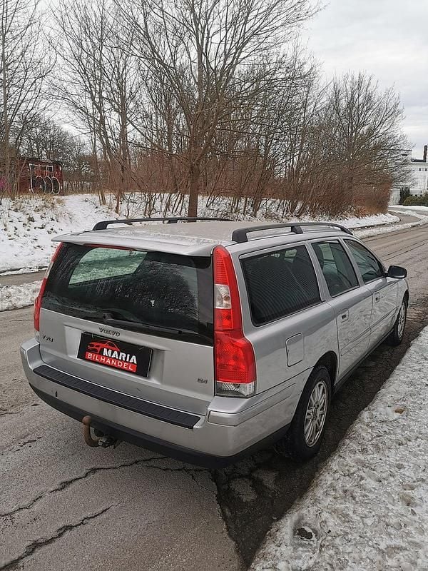 Begagnad Volvo V70 Kinetic 170 HK (125 kW) 2005 Grå Kombi
