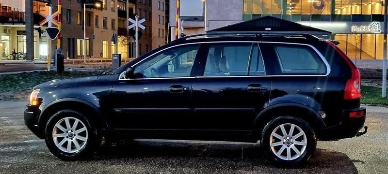 Begagnad Volvo XC90 165 HK (121 kW) 2005 Svartmettalic SUV