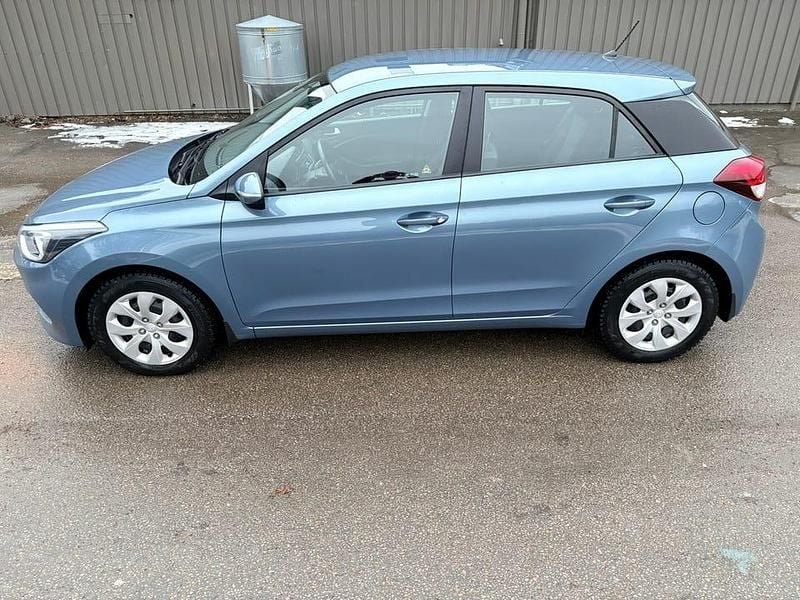 Begagnad Hyundai i20 101 HK (74 kW) 2017