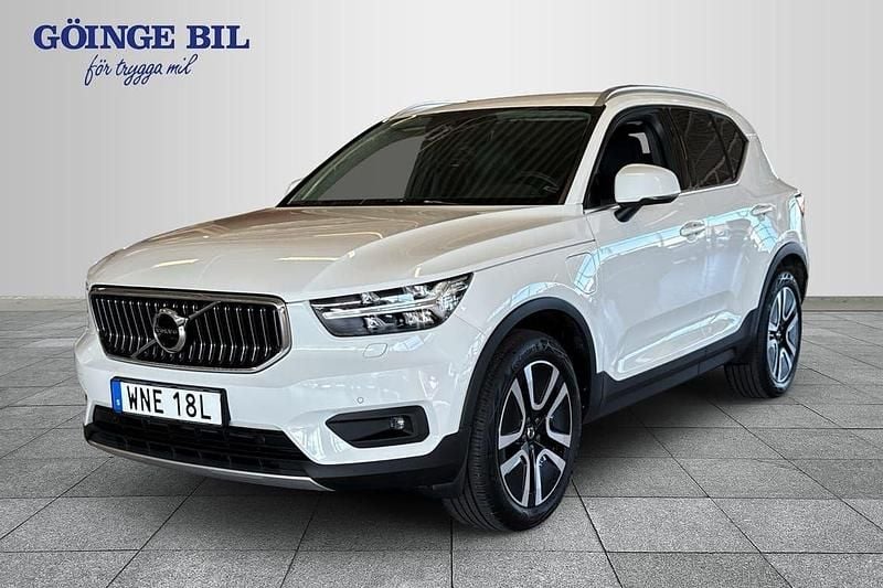 Vit Begagnad 2021 Volvo XC40 Inscription SUV | 359 000 kr (Marknadspris) - Bild 1/3