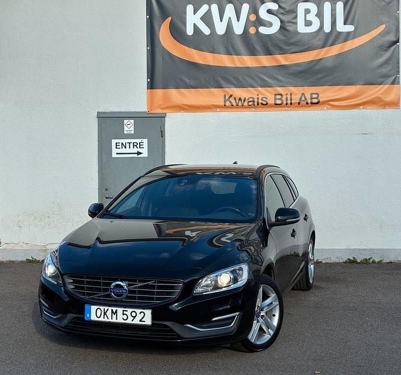 Svart Begagnad 2016 Volvo V60 Momentum Kombi | 119 900 kr (Bra pris) - Bild 1/4