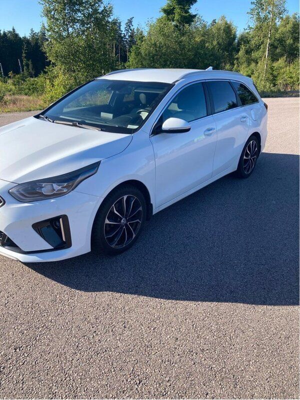 Vit Begagnad 2019 Kia Ceed Sportswagon GT-Line Kombi | 179 000 kr (Marknadspris) - Bild 1/4