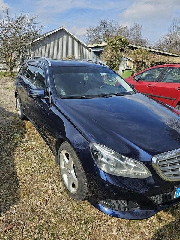 Blå Begagnad 2015 Mercedes E300 Classic Kombi | 82 000 kr - Bild 1/4