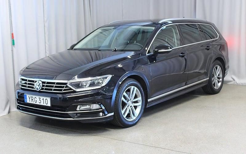 Svart Begagnad 2017 VW Passat R-line Kombi | 149 900 kr (Lite dyr) - Bild 1/3