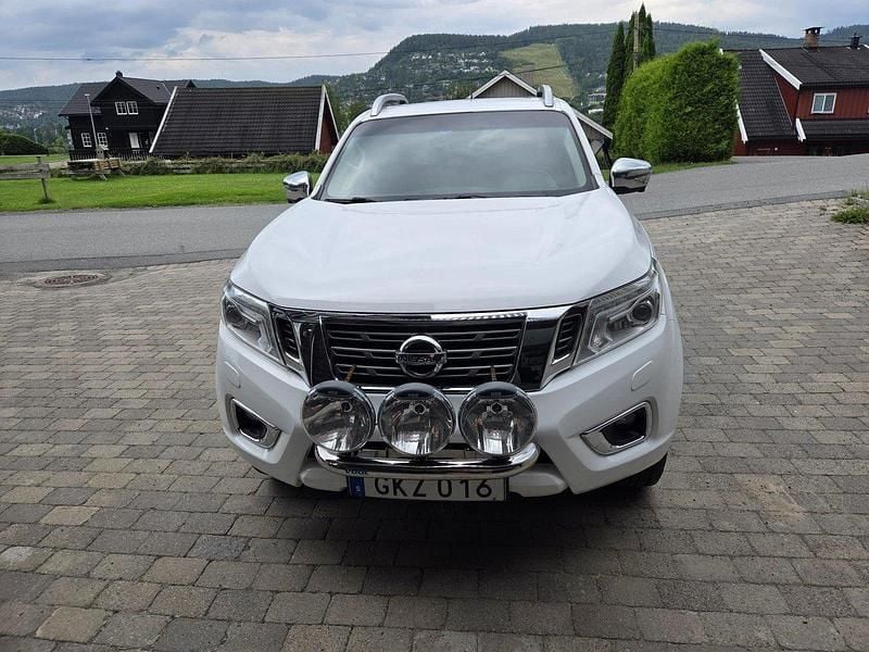 Vit Begagnad 2018 Nissan Navara Tekna Pickup | 240 000 kr (Superpris) - Bild 1/4