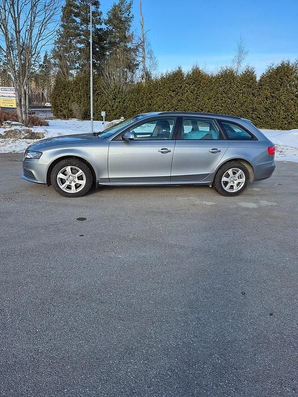 Grå Begagnad 2009 Audi A4 Proline Kombi | 78 000 kr (Marknadspris) - Bild 1/4
