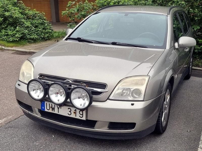 Grå Begagnad 2004 Opel Vectra Kombi | 19 500 kr (Lite dyr) - Bild 1/4