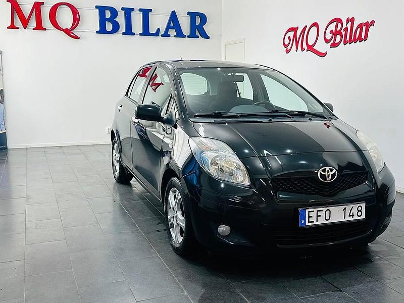 Svart Begagnad 2011 Toyota Yaris Halvkombi | 34 900 kr (Marknadspris) - Bild 1/4