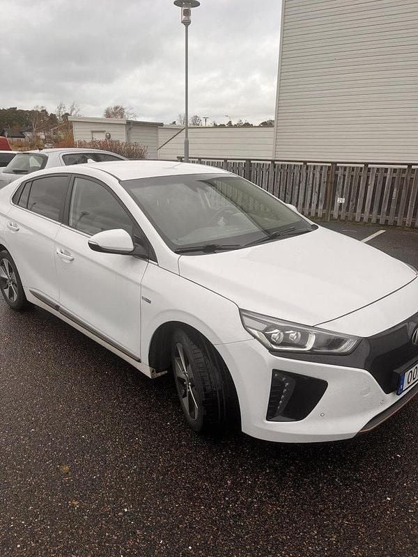 Vit Begagnad 2019 Hyundai Ioniq Premium Halvkombi | 99 000 kr (Superpris) - Bild 1/2