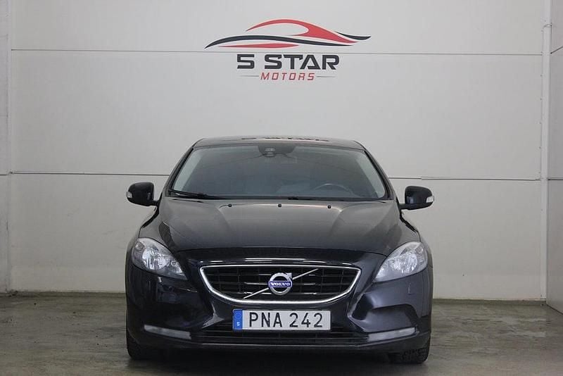 Begagnad Volvo V40 114 HK (83 kW) 2014 Svart Halvkombi