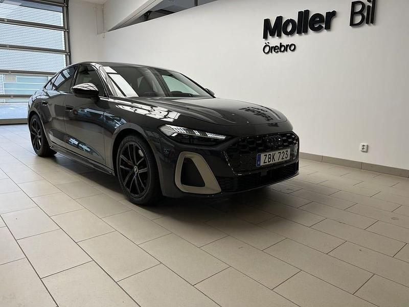 Magnetgrå Ny 2025 Audi A5 Edition .1 Sedan | 754 800 kr - Bild 1/4