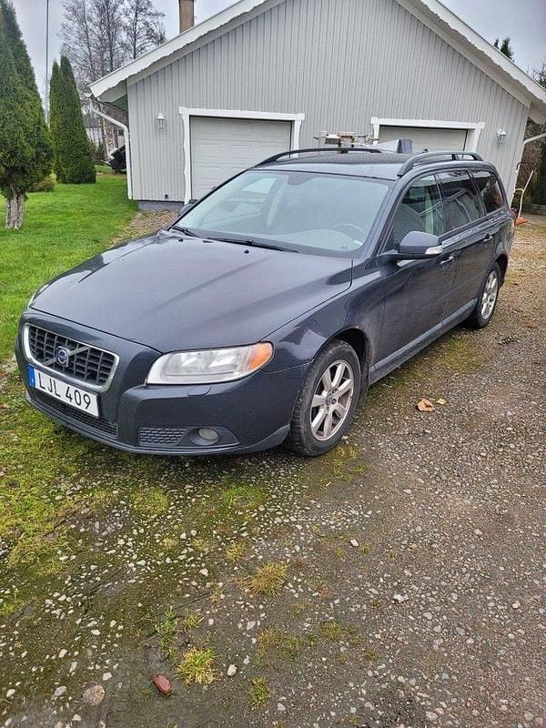 Grå Begagnad 2009 Volvo V70 Kinetic Kombi | 36 000 kr (Bra pris) - Bild 1/4
