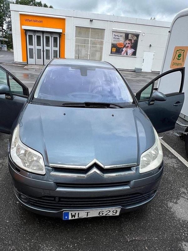 Silver Begagnad 2005 Citroën C4 Halvkombi | 12 500 kr (Bra pris) - Bild 1/4