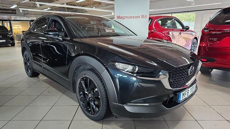 Svart Begagnad 2021 Mazda CX-30 Homura-Line SUV | 259 000 kr (Marknadspris) - Bild 1/4