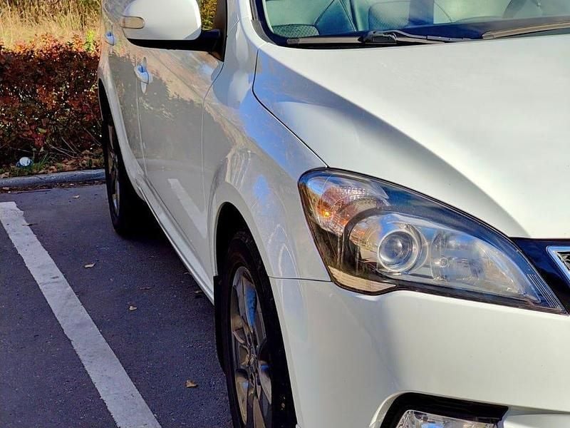 Begagnad Kia Ceed Sportswagon 128 HK (94 kW) 2012 Kombi