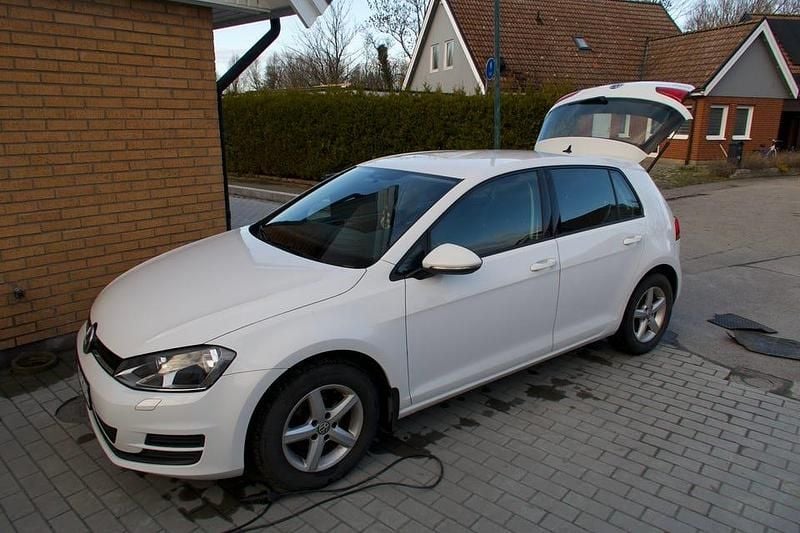 Begagnad 2017 VW Golf VII Halvkombi | 119 000 kr (Marknadspris) - Bild 1/4